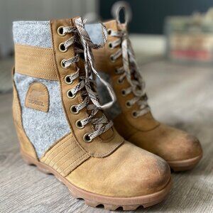 Sorel Gray Wool and Tan Leather Lexie Wedge Boot 8.5